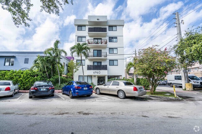 Building Photo - 6960 Rue Vendome Rental