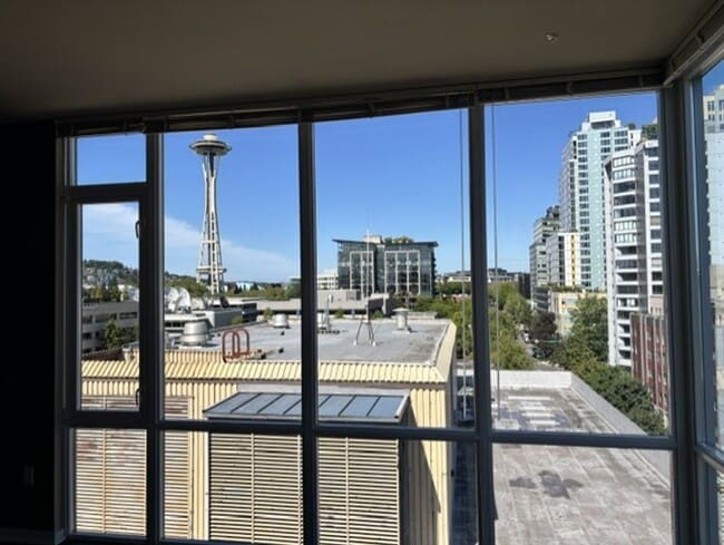 Building Photo - Views Galore, TOP FLOOR PENTHOUSE!!!