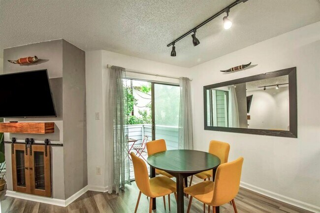 Photo - 1808 Rio Grande St Unidad 12