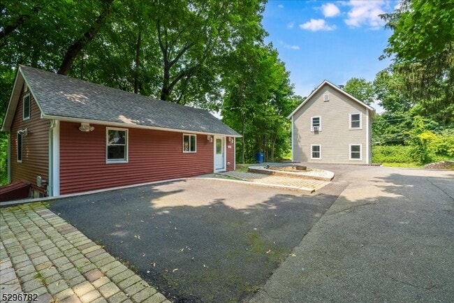 Photo - 132 Sparta Ave
