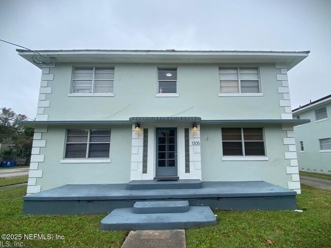 Building Photo - 1305 Lasalle St Unit 1