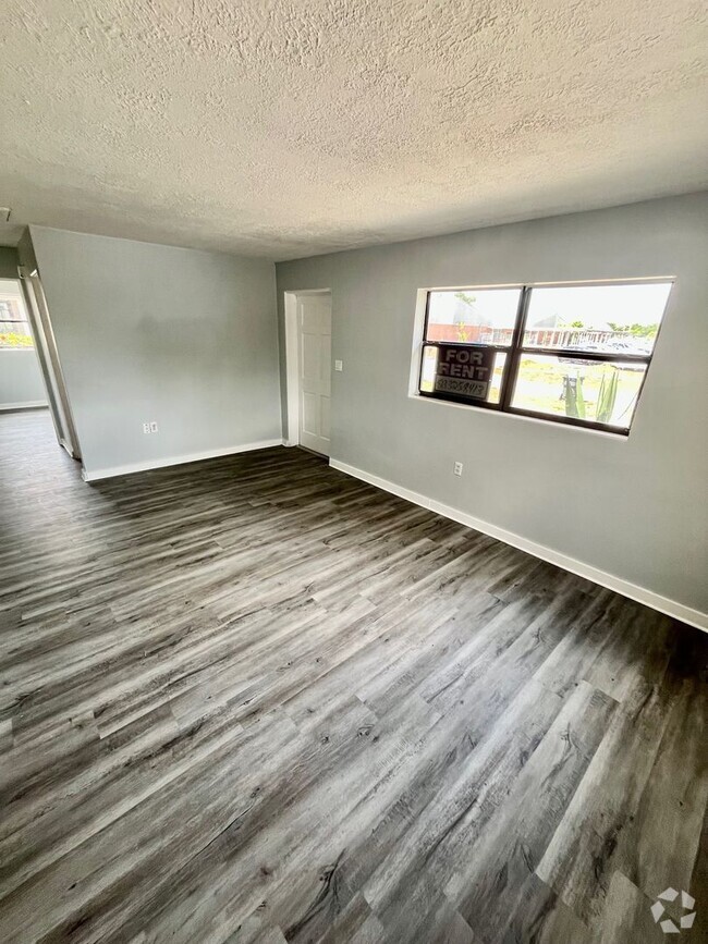 Building Photo - 916 Mt Airy Ave Rental
