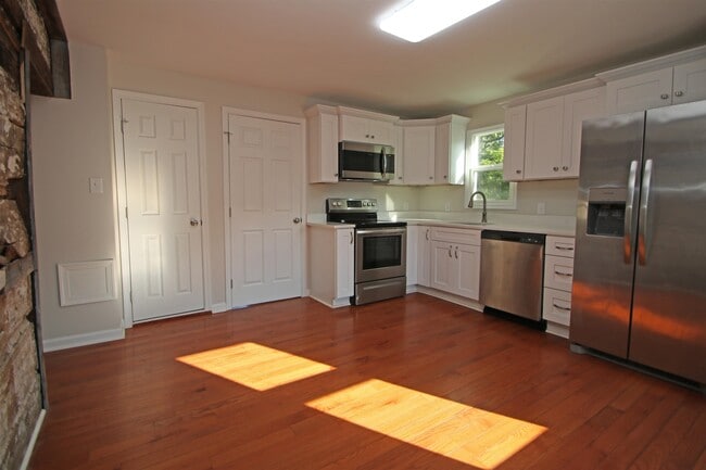 Photo - 169 W Lee St