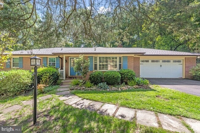 Building Photo - 39225 Foxhill Rd Rental