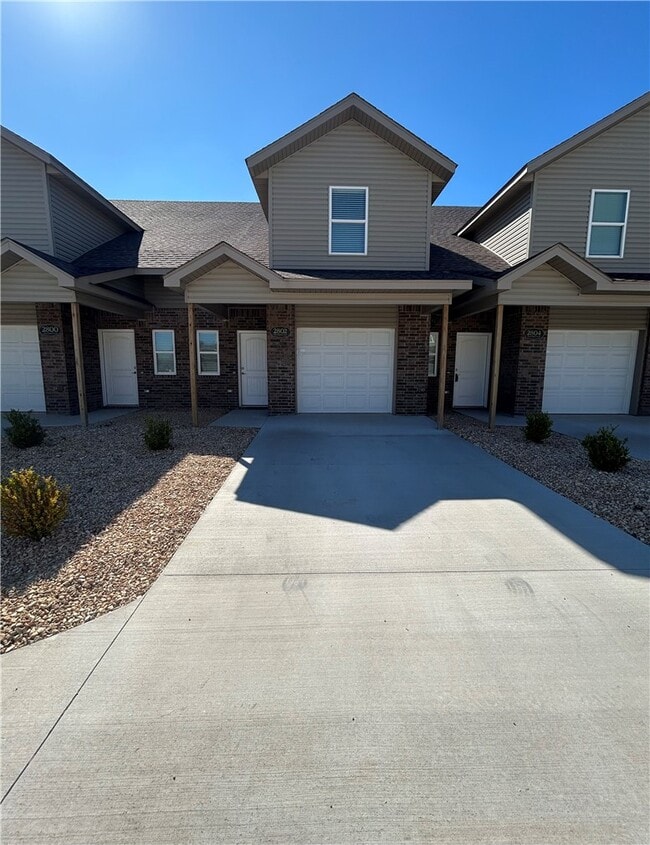 Building Photo - 2802 W Mockingbird Ln