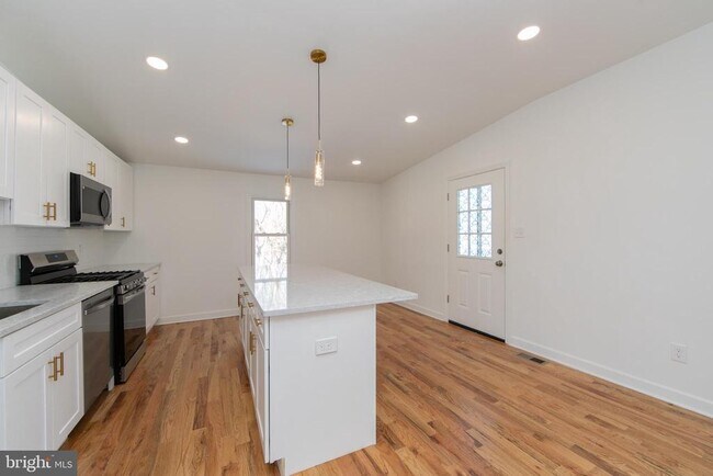 Photo - 117 W Nicholson Rd