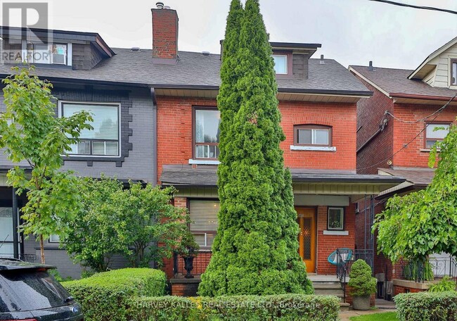 Photo - 628 Manning Ave
