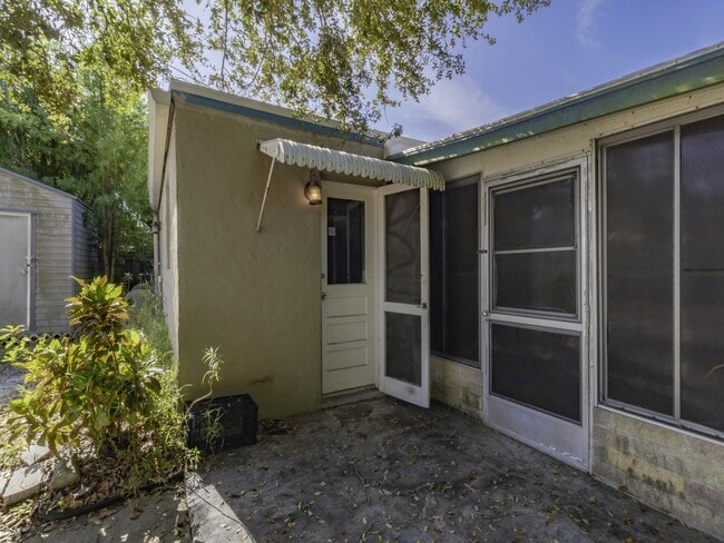 Photo - 2808 Clinton St S