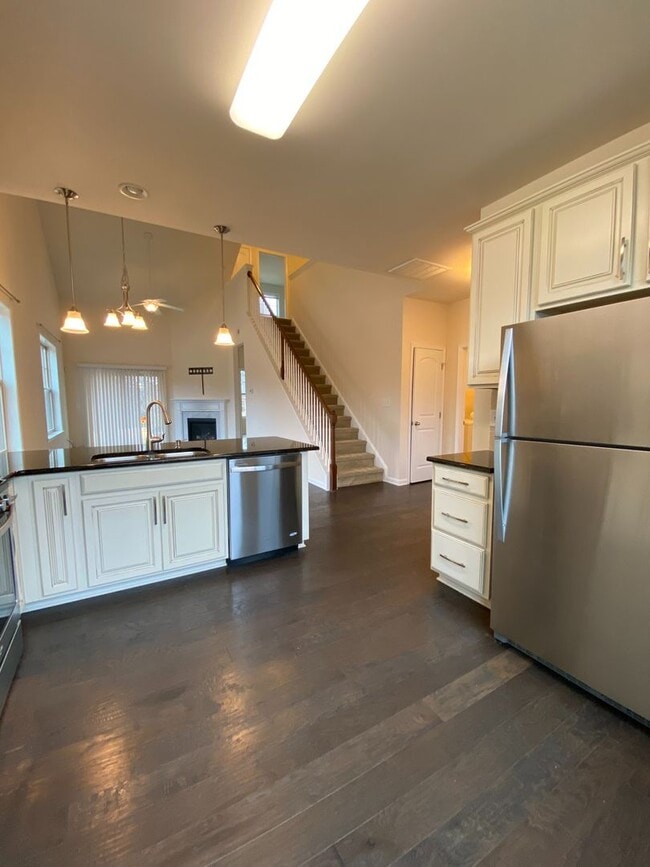 Photo - Beautiful 3 bed, 2.5 bath end unit townhome close to Duke!