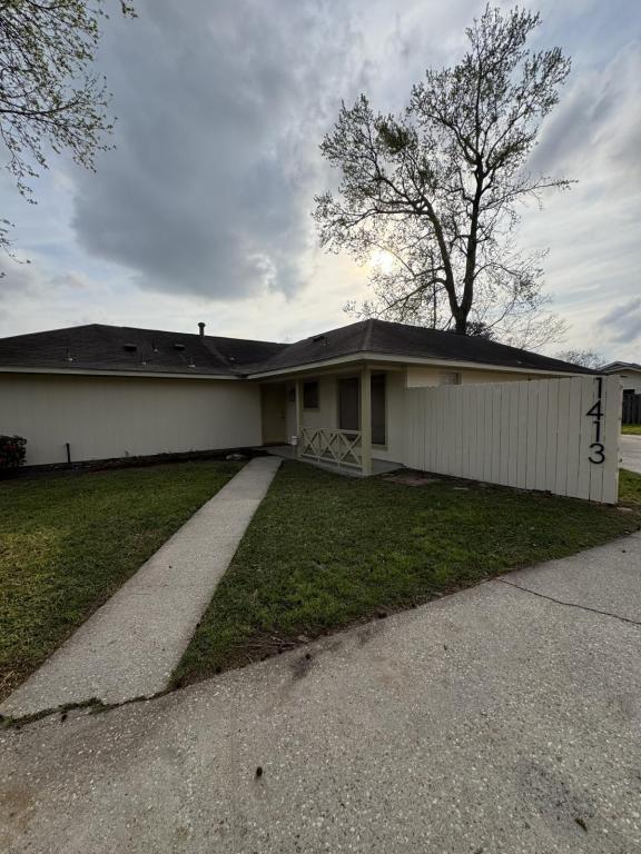 1413 Briarhurst Dr