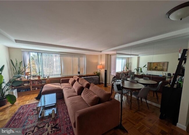 Building Photo - 1021 Arlington Blvd Unit 743