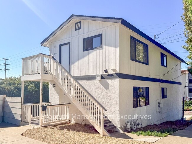 Building Photo - Remodeled 3 Bedroom, 1 Bath Duplex with Ga...