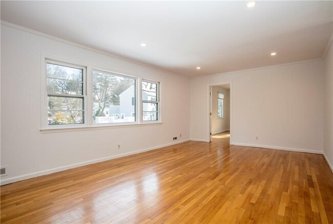 2C Shadow Ln House - House Rental in Larchmont, NY | ForRent.com