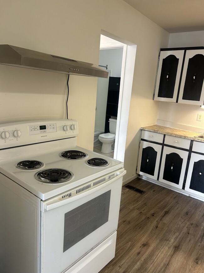 Photo - 221 8th St E Unité #4