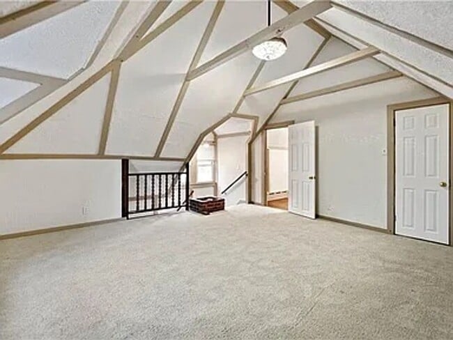 Photo - 239 The Blvd Unidad 2