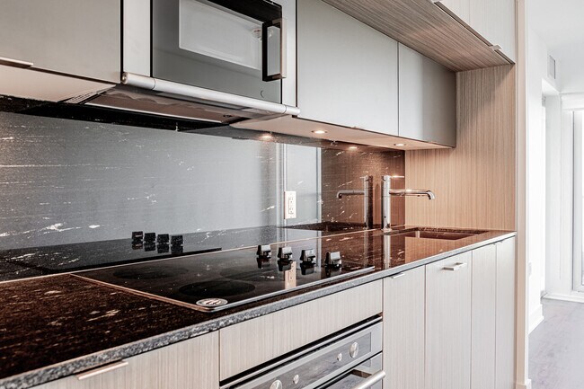 Photo - 585 Bloor St E Unit 2124