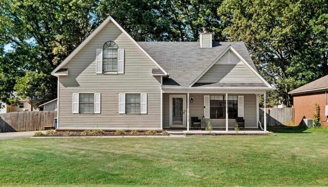 Building Photo - 1017 Southhills Dr