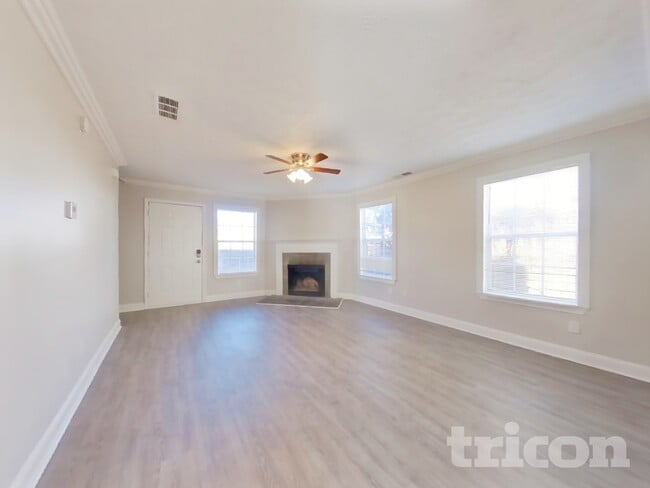 Photo - 34 Inverness Trce