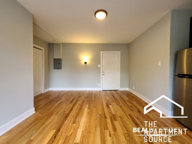Building Photo - 4546 N Damen Ave Unit 207