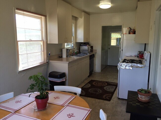 Photo - 341 Foothill Blvd Unidad A