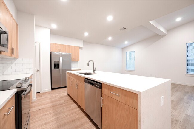 Photo - 2517 Appian Wy Unit B