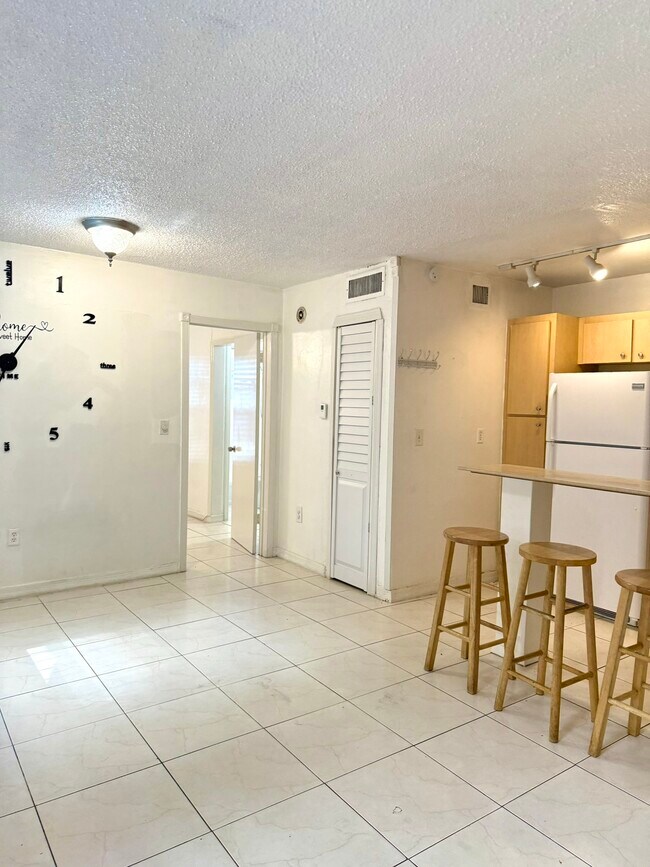 Photo - 1525 NW 19th Ter Unit 2