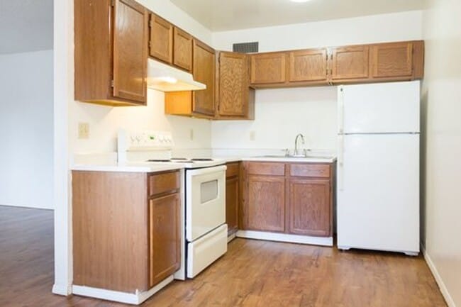 Photo - RIVER GARDEN