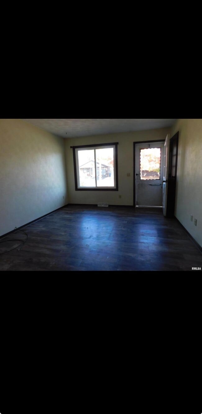 Photo - 737 9th St Unidad 737 9th St