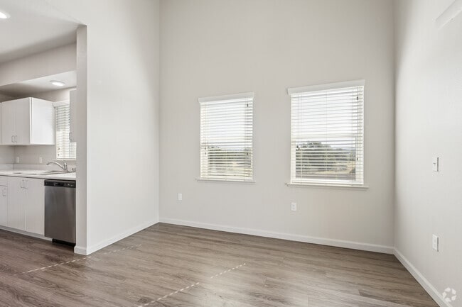 2BR, 1BA - 832SF - Dining Room