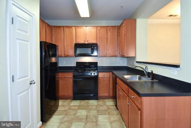 Building Photo - 4850 Eisenhower Ave Unit 227