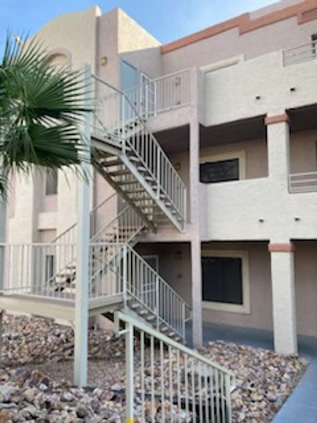Building Photo - Gorgeous 3Bdrm 2 bath apartment