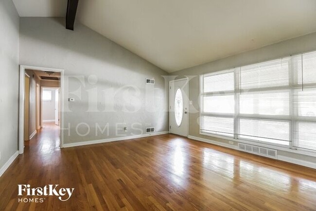 Photo - 7923 Maple St