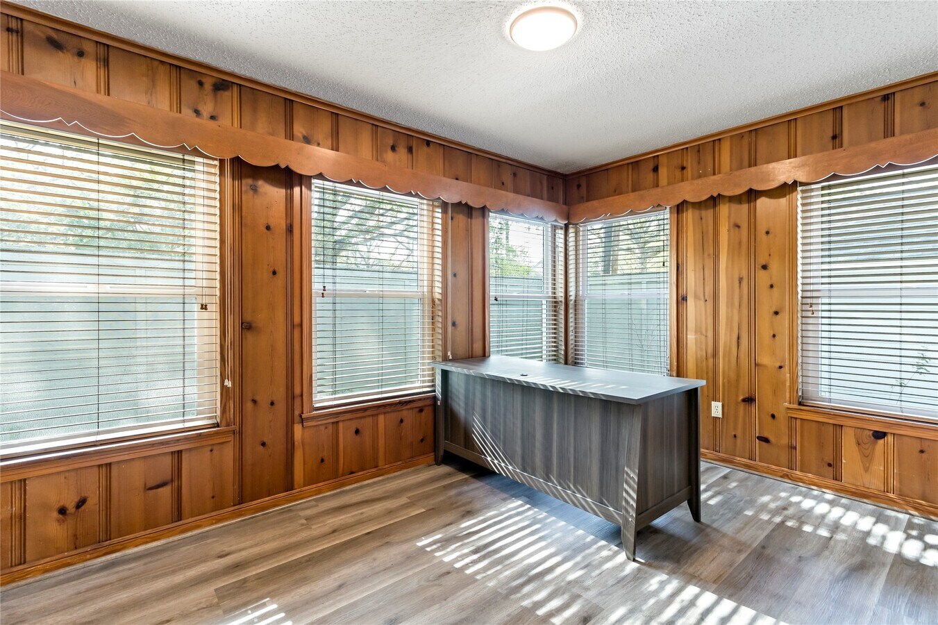 Photo - 2530 Wordsworth St