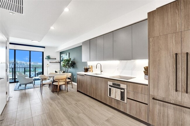 Photo - 580-572 72nd St Unidad 904