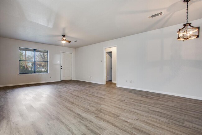 Photo - 2212 Rifle Bend Dr