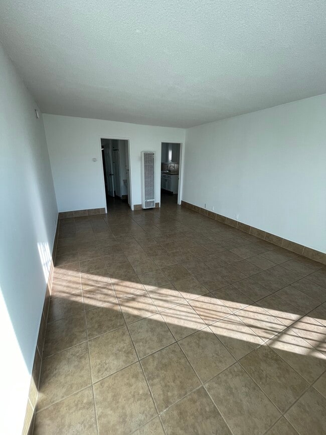 2nd view of entrance and space - 1513 S Arlington Ave