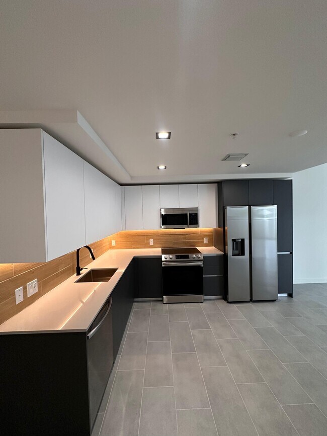 Photo - 229 NW 30th St Unit D5