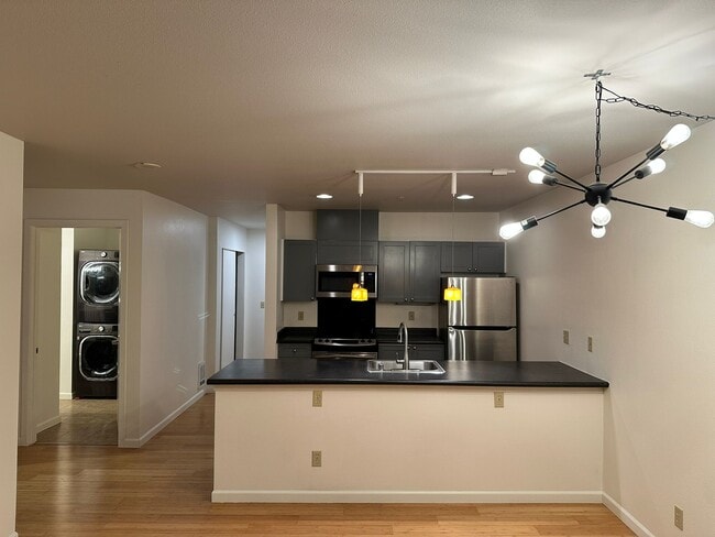 Photo - 2717 Western Ave Unidad 436