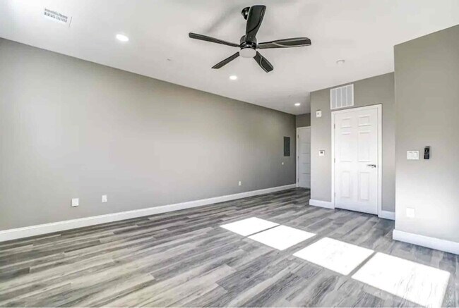 Photo - 3000 W Kellogg Dr