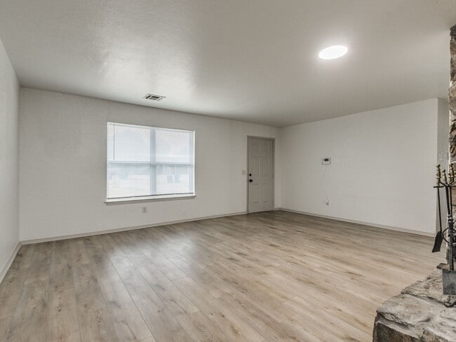 831 NW 114th St