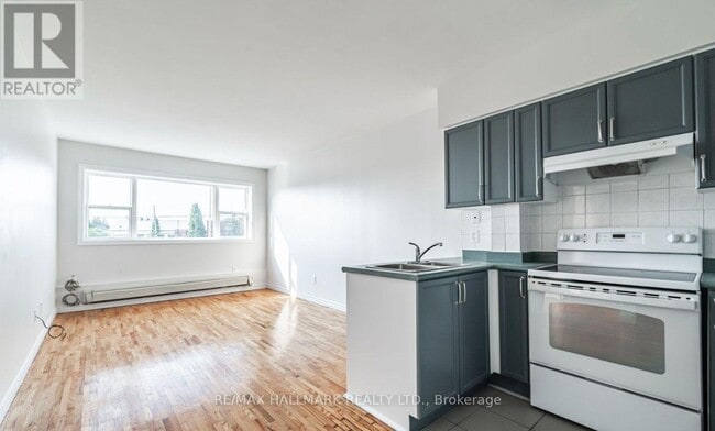 Photo - 2831 Kingston Rd