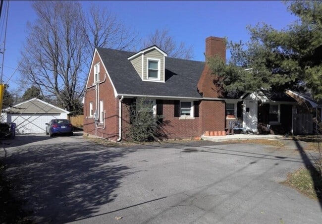 Building Photo - 1775 Harrodsburg Rd