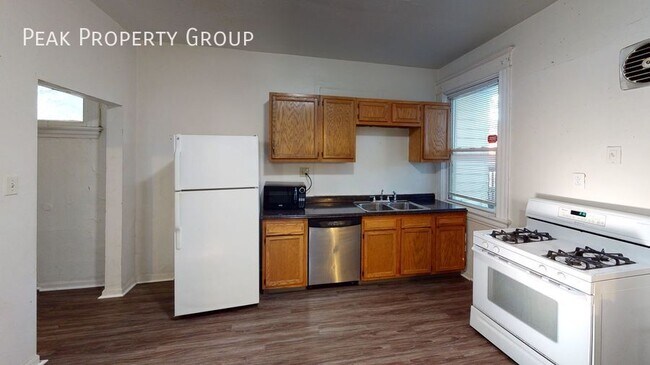 Photo - 2535 Vestry Ave