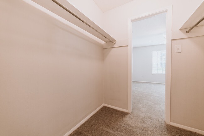 Kingswood Apartments