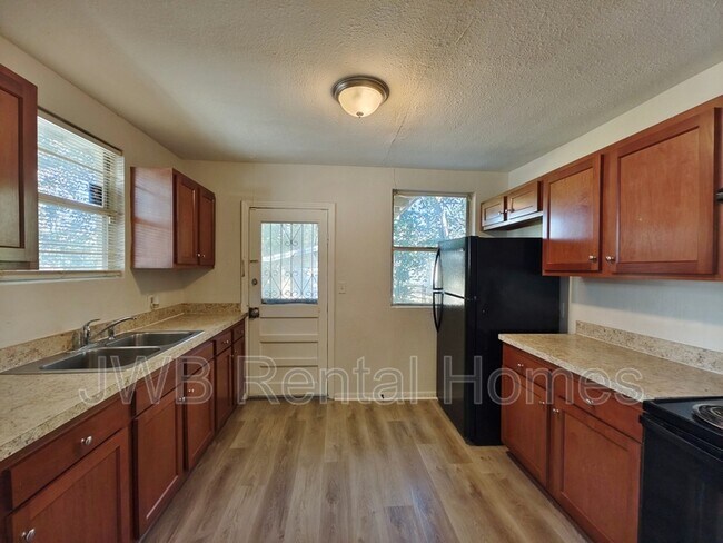 Photo - 1593 W 21st St