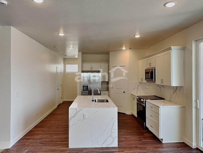 Photo - 1272 W Mahogany St