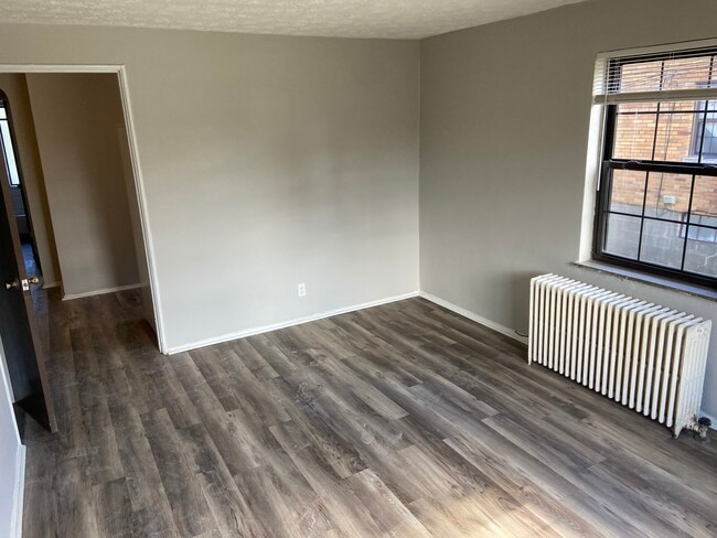 Photo - 551 Telford Ave Unit B