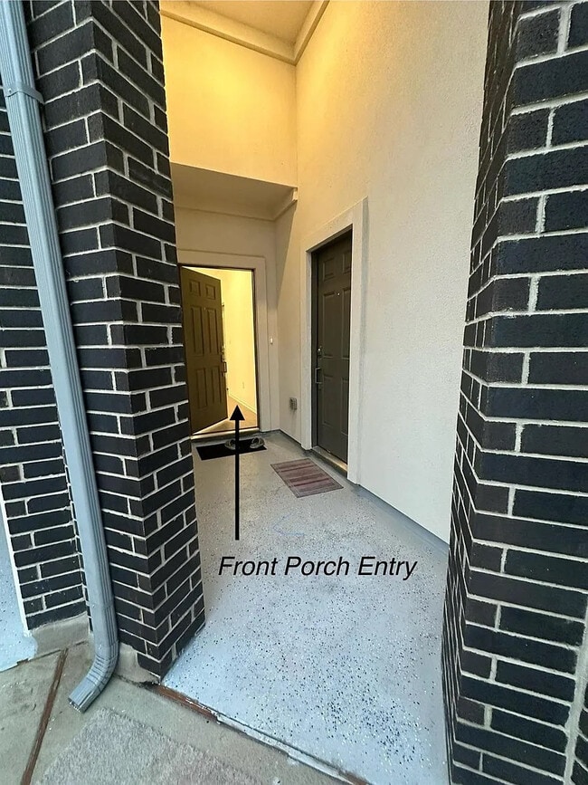 Photo - Room in House on Pickerel St