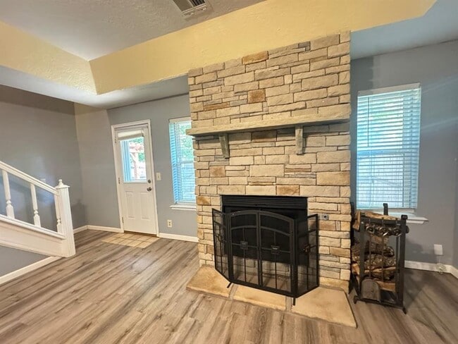 Photo - 905 Rambling Oaks Dr