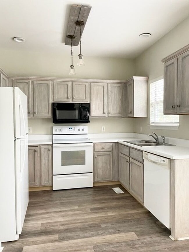Photo - 1424 Clairmonte Cir